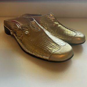 J. Reneé gold snakeskin shoes size 12